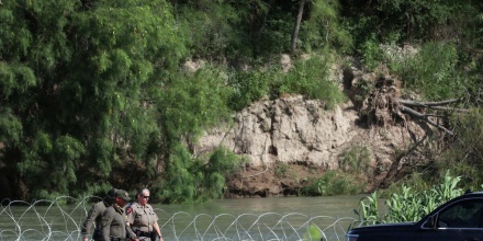 Texas Troopers Told to Push Back Migrants Into Rio Grande River And Ordered Not to Give Water Amid Soaring Temperatures Report says