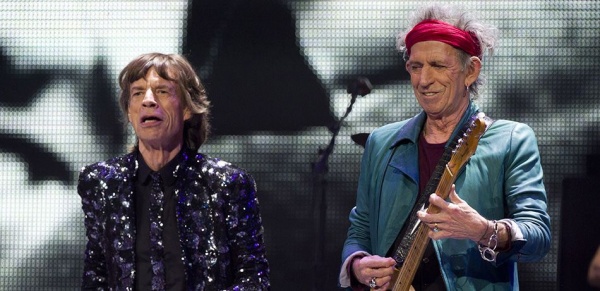 Rolling Stone s Keith Richards Apologizes To Mick Jagger