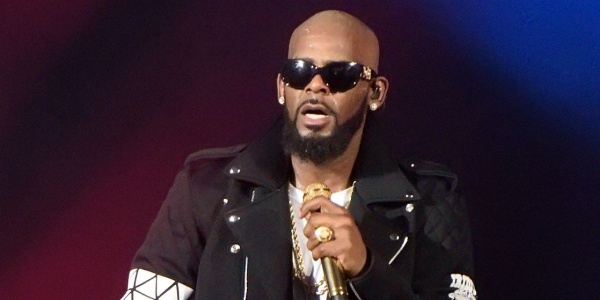 Listen R Kelly s I Admit Addresses Accusations