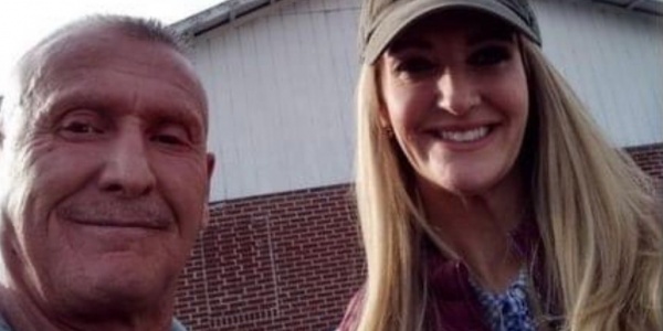 Kelly Loeffler Slammed for Posing With Former KKK Leader Ahead of Georgia Runoff Elections