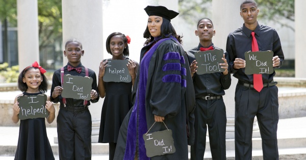 Single Mom With 5 Children Graduates From Law School Inspires Millions